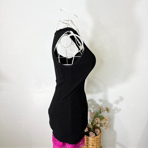 Cute vintage y2k Hooters black & pink glitter skull logo tank top - Picture 4 of 6